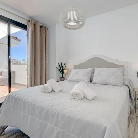 Four Bedroom Townhouse 200 Meters From The Beach! Alpehytte Estepona
