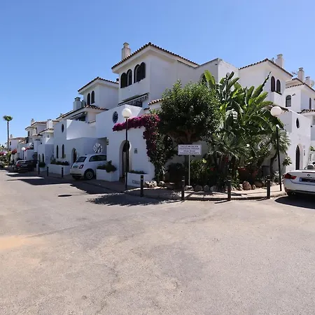 Four Bedroom Townhouse 200 Meters From The Beach! Alpehytte
