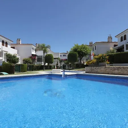 Four Bedroom Townhouse 200 Meters From The Beach!