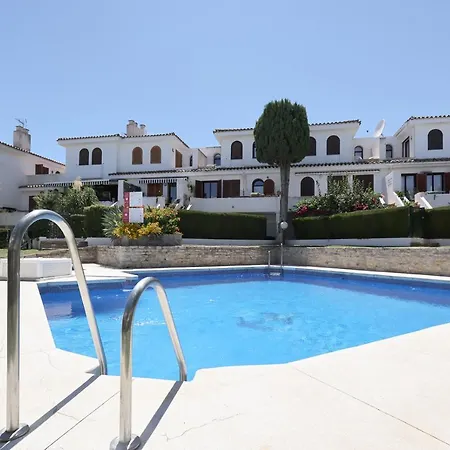 Four Bedroom Townhouse 200 Meters From The Beach! Alpehytte
