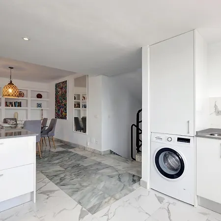 Four Bedroom Townhouse 200 Meters From The Beach! *