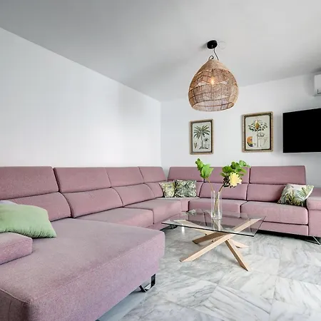 Four Bedroom Townhouse 200 Meters From The Beach! Alpehytte Estepona