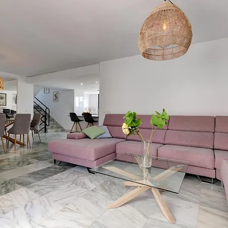 Four Bedroom Townhouse 200 Meters From The Beach! Estepona