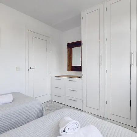 Four Bedroom Townhouse 200 Meters From The Beach! Alpehytte